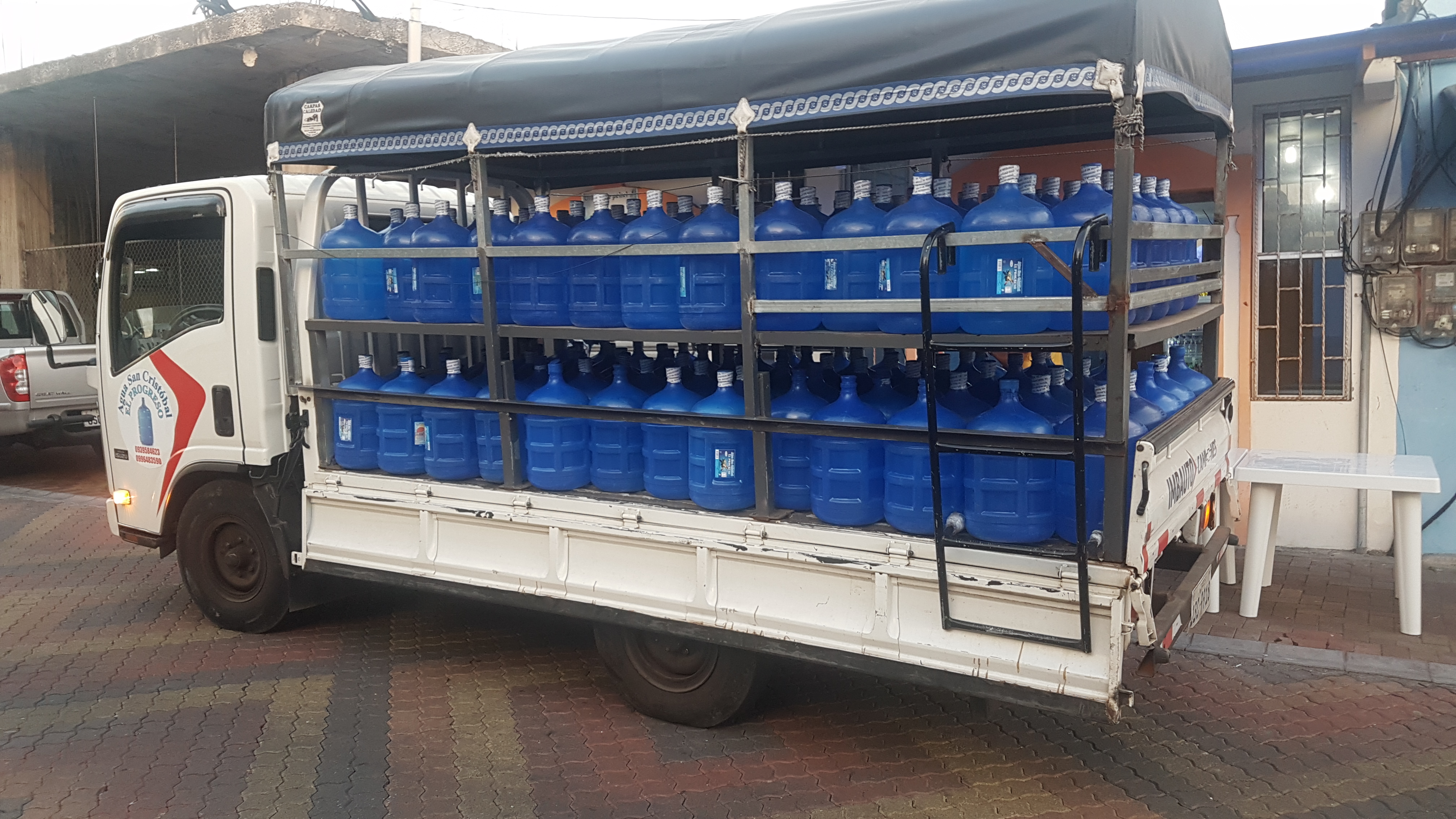 Camión repartidor de agua purificada